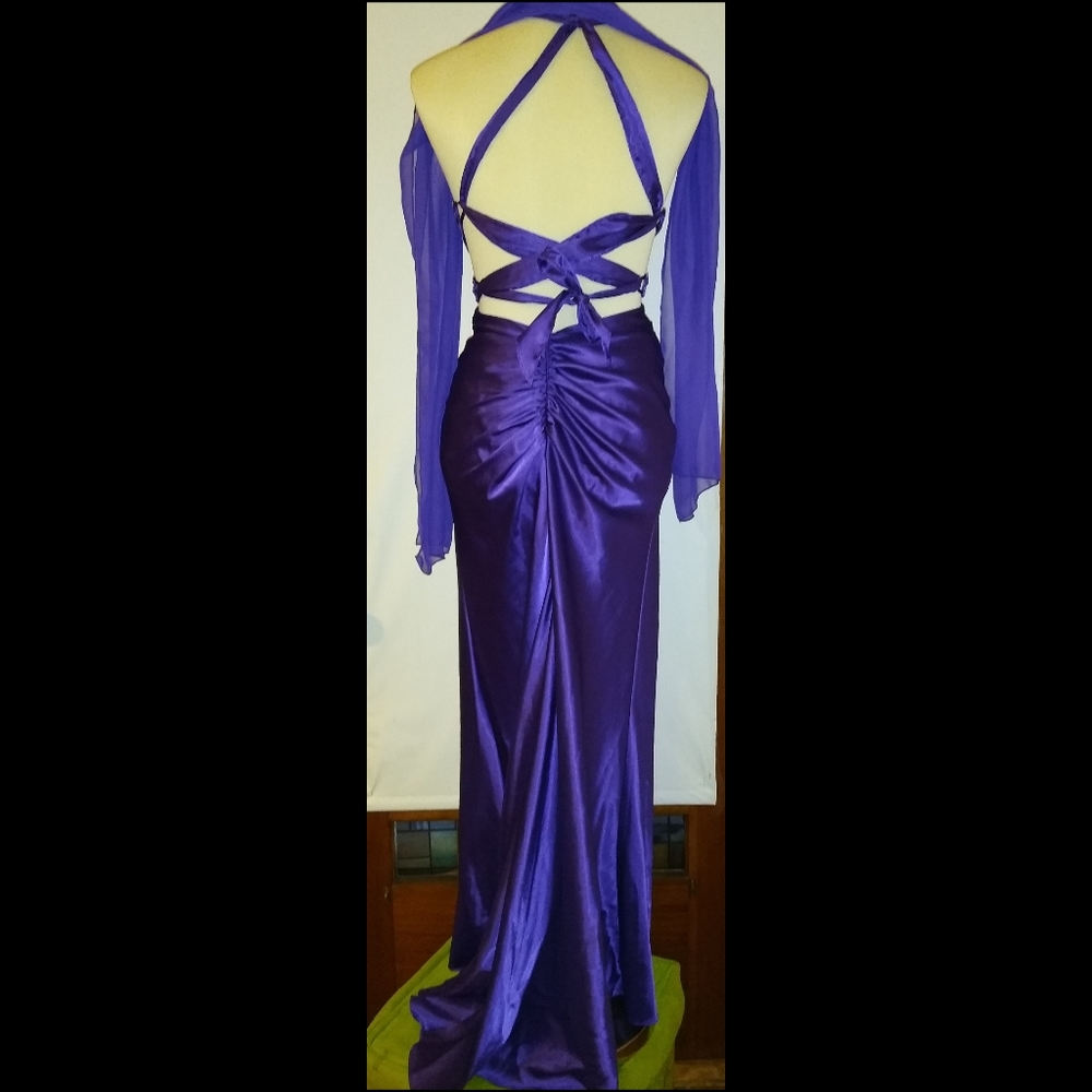 Gown - Picture 3 of 5